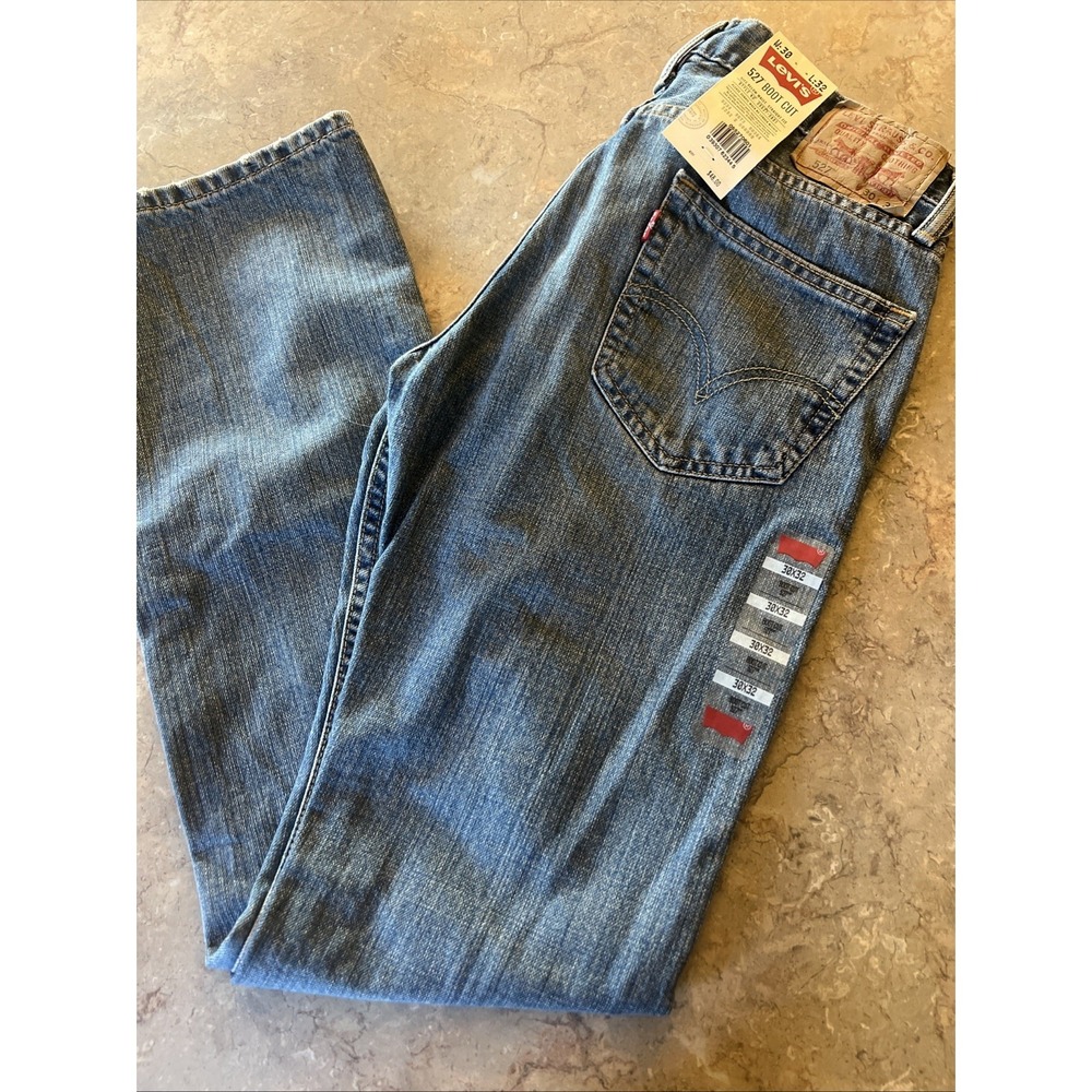 Levi's Women's 527 Boot Cut Jeans Light Wash Denim 30x32